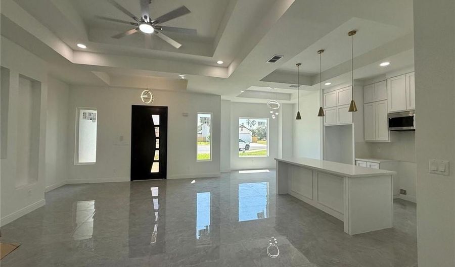 421 S 12th St, Alamo, TX 78516 - 3 Beds, 2 Bath