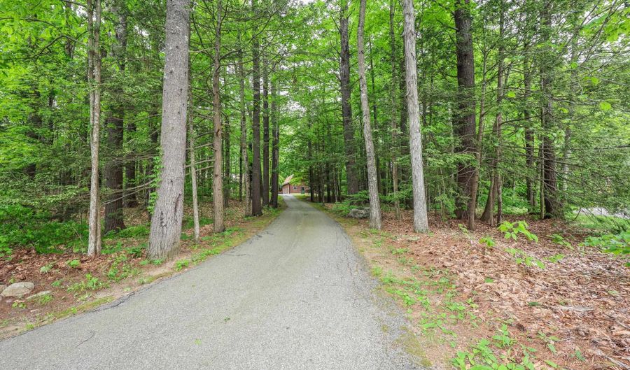 34 Edwards Mill Rd, Chester, NH 03036 - 4 Beds, 2 Bath
