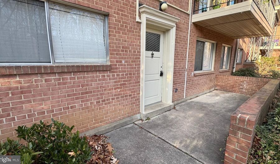10620 WEYMOUTH St 1, Bethesda, MD 20814 - 2 Beds, 2 Bath