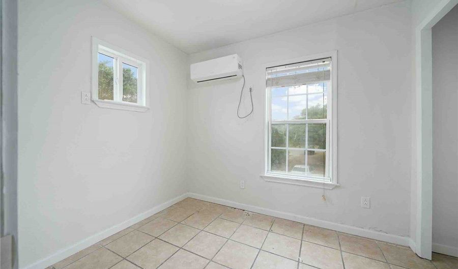 215 S 11th St, Aransas Pass, TX 78336 - 4 Beds, 2 Bath
