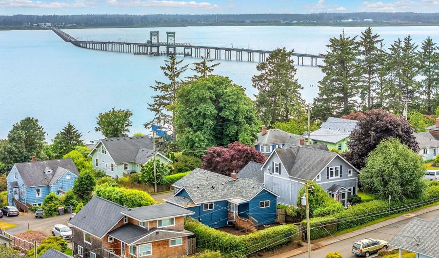 758 FLORENCE Ave, Astoria, OR 97103 - 2 Beds, 2 Bath