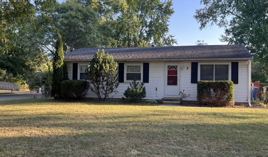 7 Metroview Ct, Ann Arbor, MI 48108 - 3 Beds, 1 Bath