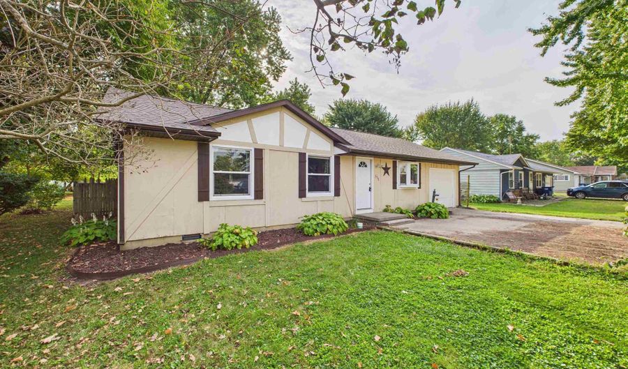575 N Market St, Andrews, IN 46702 - 3 Beds, 2 Bath