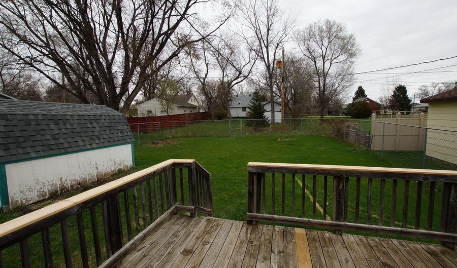 911 S Aldrich St, Aberdeen, SD 57401 - 3 Beds, 2 Bath