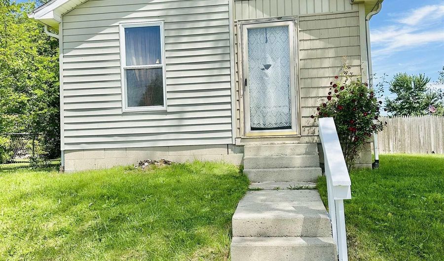 721 N Broadway St, Albany, IN 47320 - 2 Beds, 1 Bath
