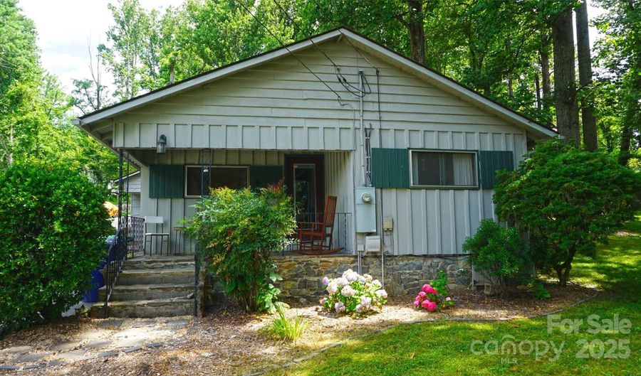 215 Cedar Ln, Arden, NC 28704 - 2 Beds, 2 Bath