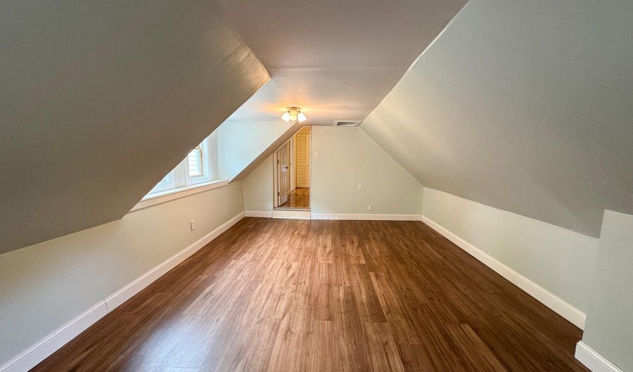 43 Holland St, Bangor, ME 04401 - 3 Beds, 2 Bath