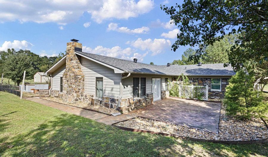 806 Avenue 8 SE, Atkins, AR 72823 - 4 Beds, 3 Bath