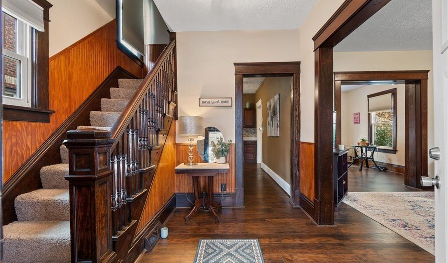 345 W Broadway St, Alliance, OH 44601 - 3 Beds, 2 Bath