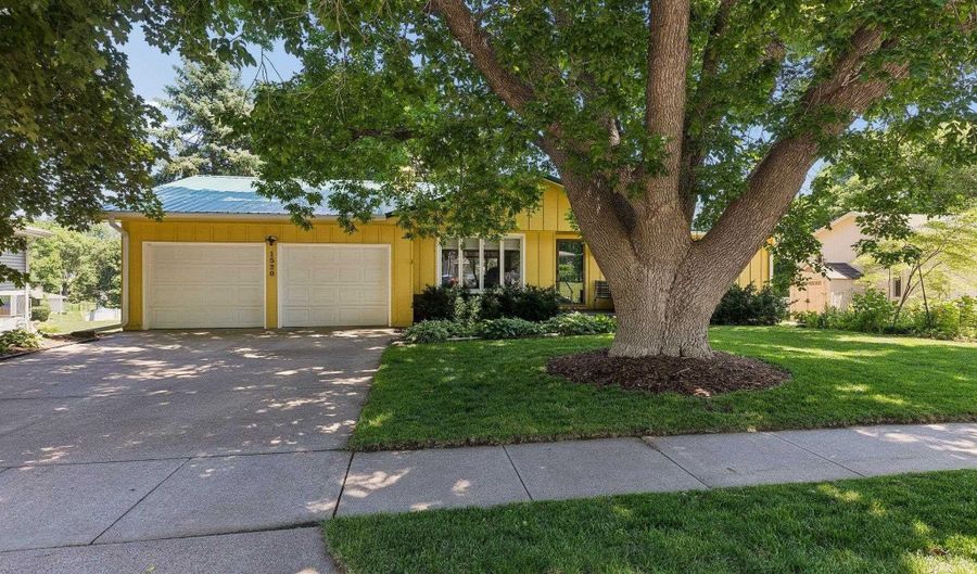 1520 Elkhorn Dr, Arlington, NE 68002 - 3 Beds, 3 Bath