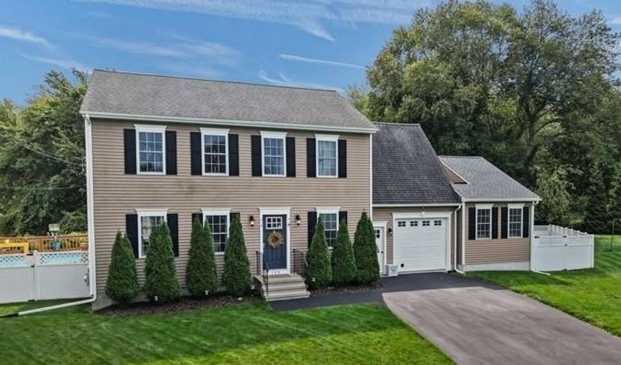 105 Amy Dr, Cranston, RI 02921 - 5 Beds, 4 Bath