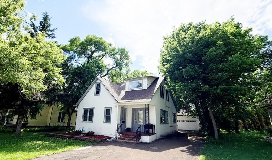 512 S Kline St, Aberdeen, SD 57401 - 5 Beds, 3 Bath