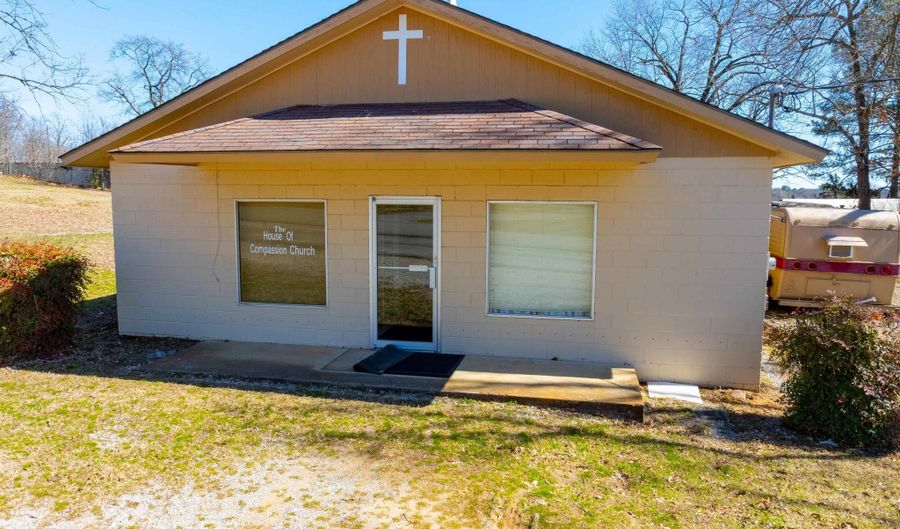 105 Chamblee Dr, Batesville, AR 72501 - 1 Beds, 5 Bath