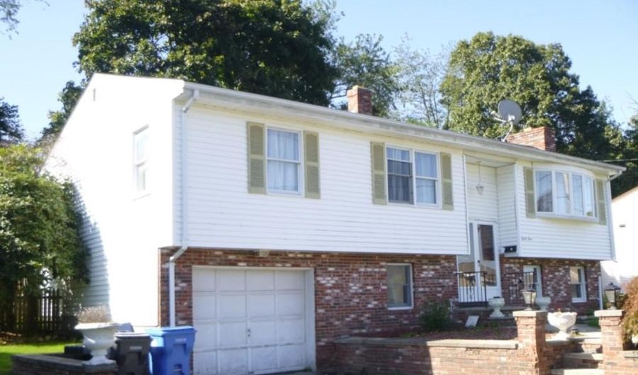 84 N View Ave, Cranston, RI 02920 - 3 Beds, 2 Bath