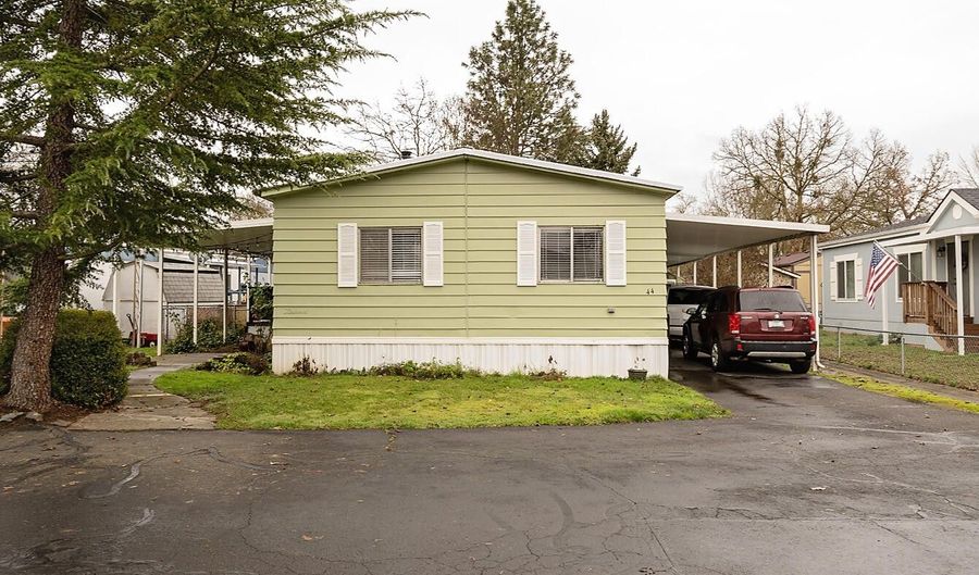 6850 Downing Rd SPC 44, Central Point, OR 97502 - 3 Beds, 2 Bath