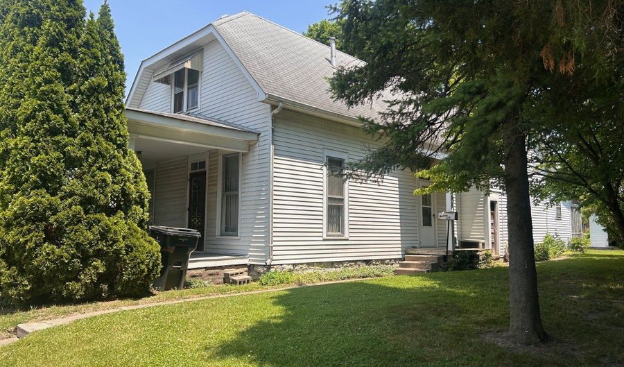 712 Cottage Ave, Anderson, IN 46012 - 3 Beds, 2 Bath