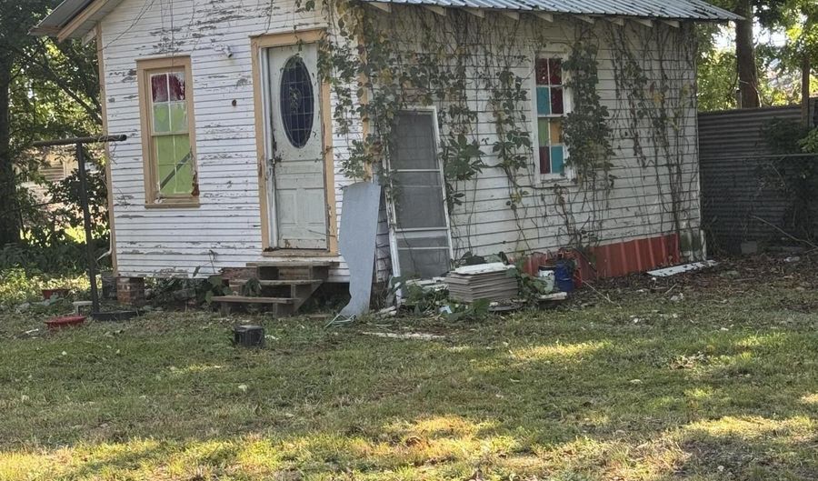 115 S Miles St, Abbeville, LA 70510 - 2 Beds, 1 Bath