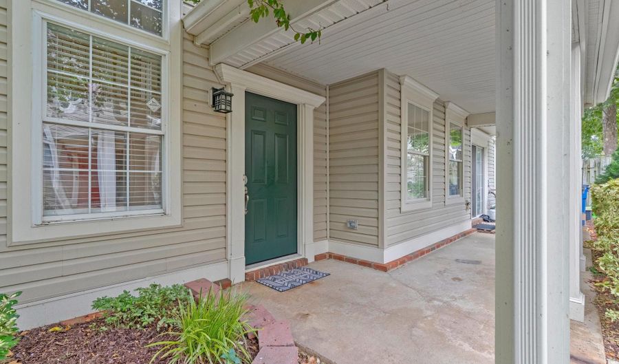 20395 BRIGHTCREST Ter, Ashburn, VA 20147 - 2 Beds, 2 Bath
