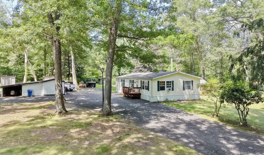 27 August Dr, Brooklyn, CT 06234 - 3 Beds, 2 Bath
