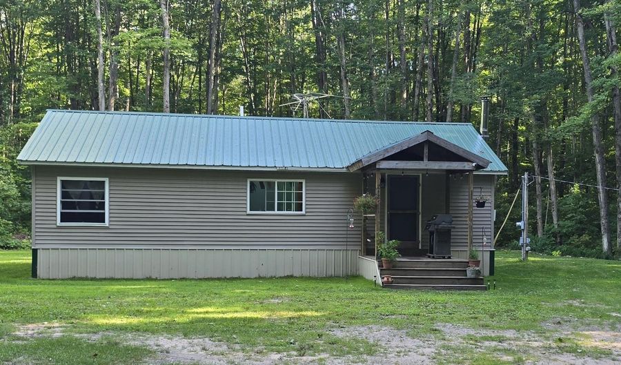 212 3rd Ave, Alden, MI 49646 - 2 Beds, 1 Bath