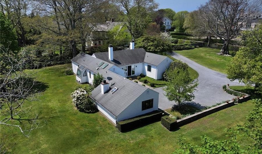 18 Ledge Rd, Newport, RI 02840 - 5 Beds, 5 Bath