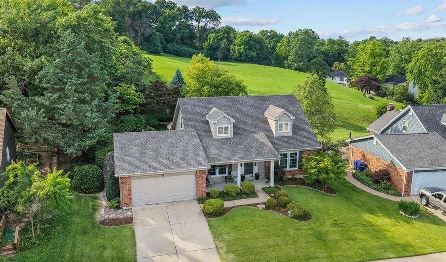 647 Waterford Ridge Dr, Ballwin, MO 63021 - 3 Beds, 3 Bath