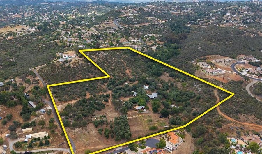 450 SUMMERHILL Ct, Alpine, CA 91901 - 5 Beds, 4 Bath