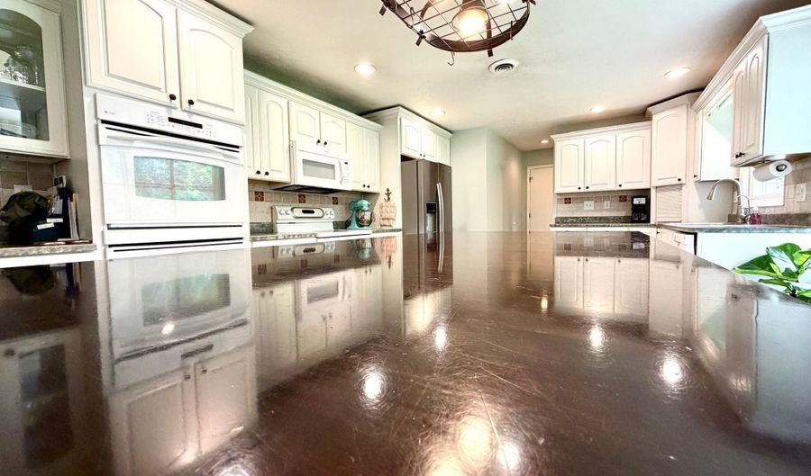 88 Northern Hills Dr, Bedford, IN 47421 - 4 Beds, 4 Bath