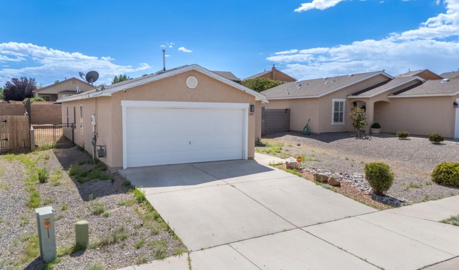 2401 GHOST RANCH St SW, Albuquerque, NM 87121 - 3 Beds, 2 Bath