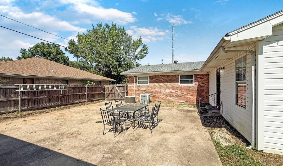 1521 S 9th St, McAlester, OK 74501 - 3 Beds, 3 Bath