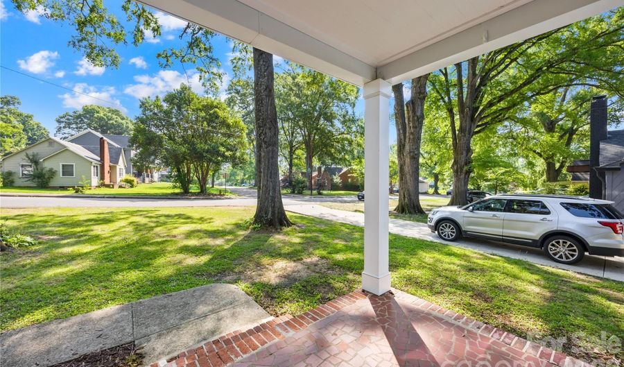 1120 Meadow Ln, Charlotte, NC 28205 - 3 Beds, 2 Bath
