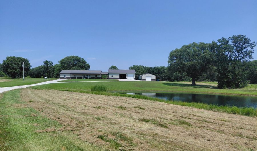 5565 State Hwy B, Appleton City, MO 64724 - 2 Beds, 2 Bath