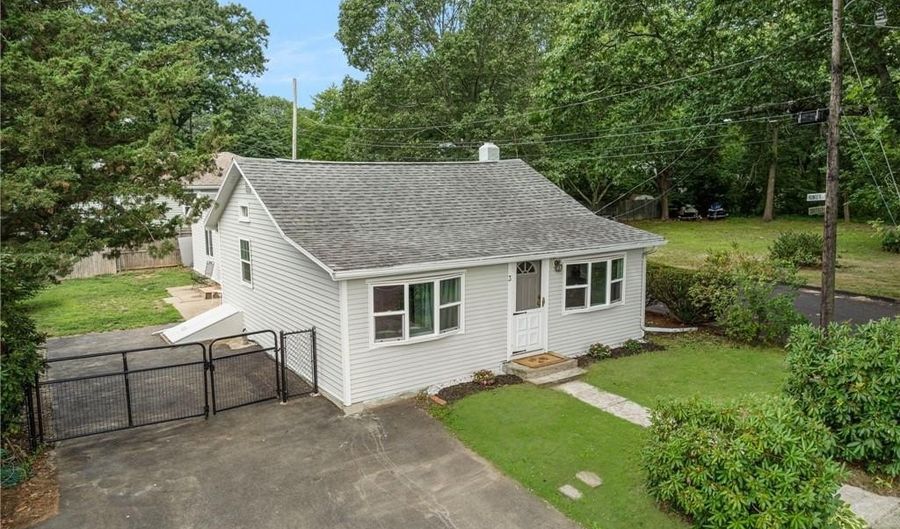 3 Sheffield St, Warwick, RI 02889 - 3 Beds, 1 Bath