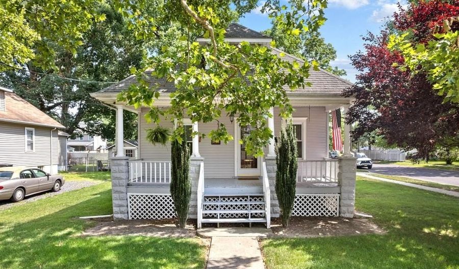 140 ALBANY Ave, Barrington, NJ 08007 - 3 Beds, 1 Bath