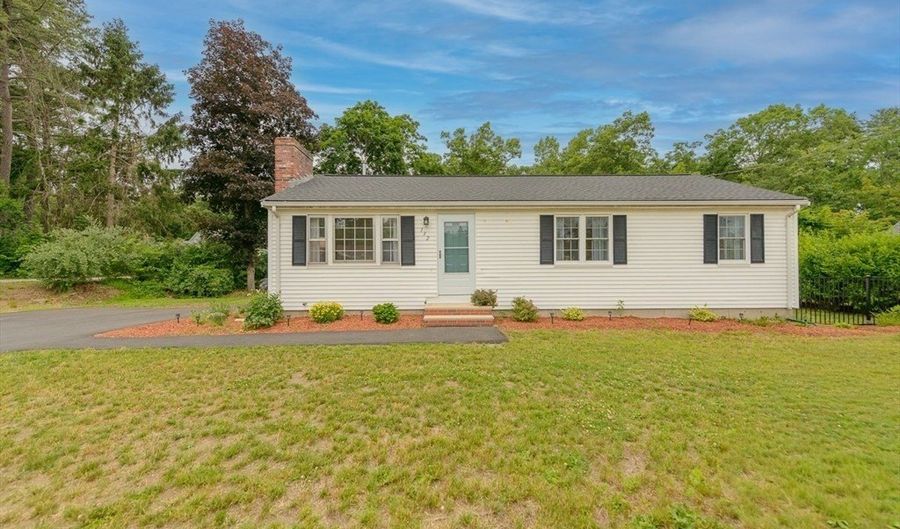 132 Oak Ridge Dr, Ayer, MA 01432 - 3 Beds, 1 Bath