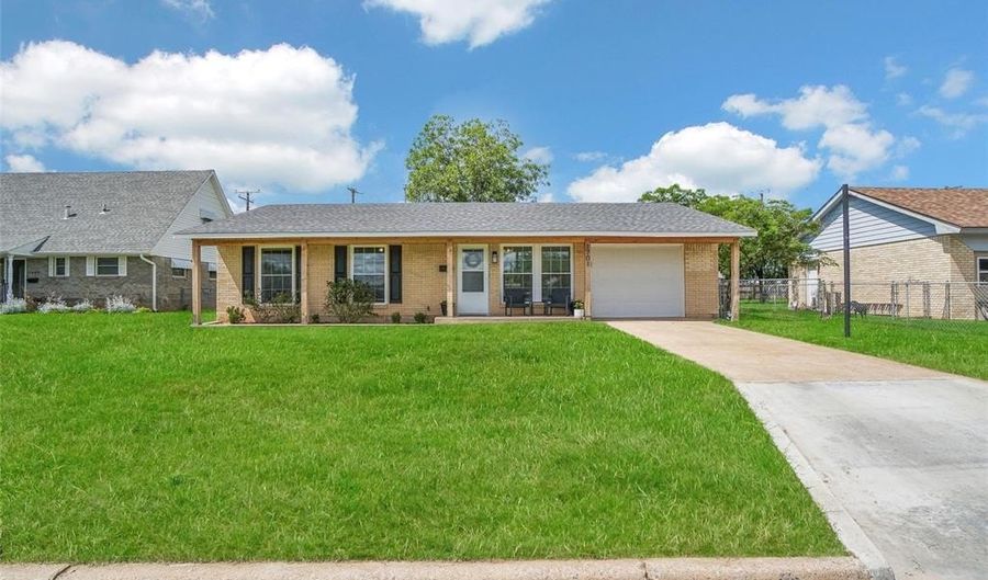 1701 Monroe St, Altus, OK 73521 - 3 Beds, 2 Bath