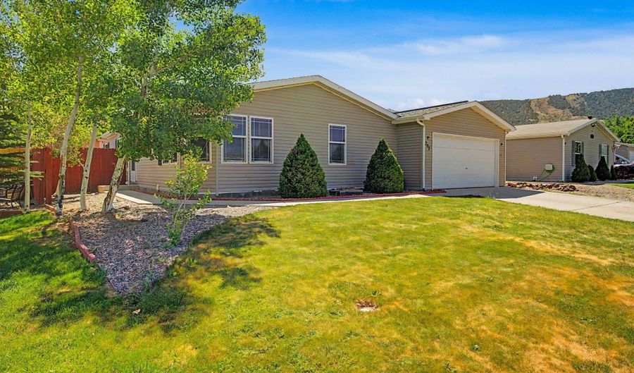 302 Mineral Springs Cir, Battlement Mesa, CO 81635 - 3 Beds, 2 Bath