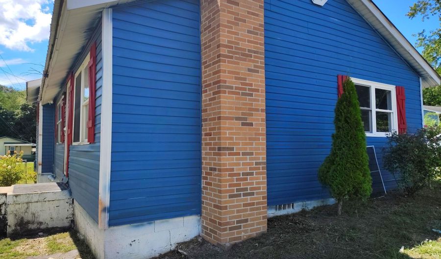 218 Riceville Rd Old, Athens, TN 37303 - 2 Beds, 1 Bath