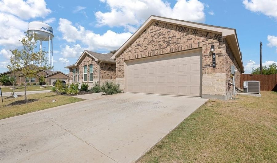 516 Highland Park Trl, Alvarado, TX 76009 - 5 Beds, 3 Bath