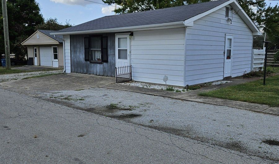 350 S Broadway St, Atlanta, IN 46031 - 3 Beds, 1 Bath