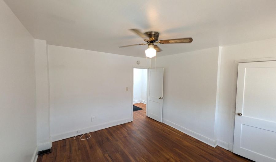 3018 E LARUE Sq E, Baltimore, MD 21225 - 2 Beds, 1 Bath