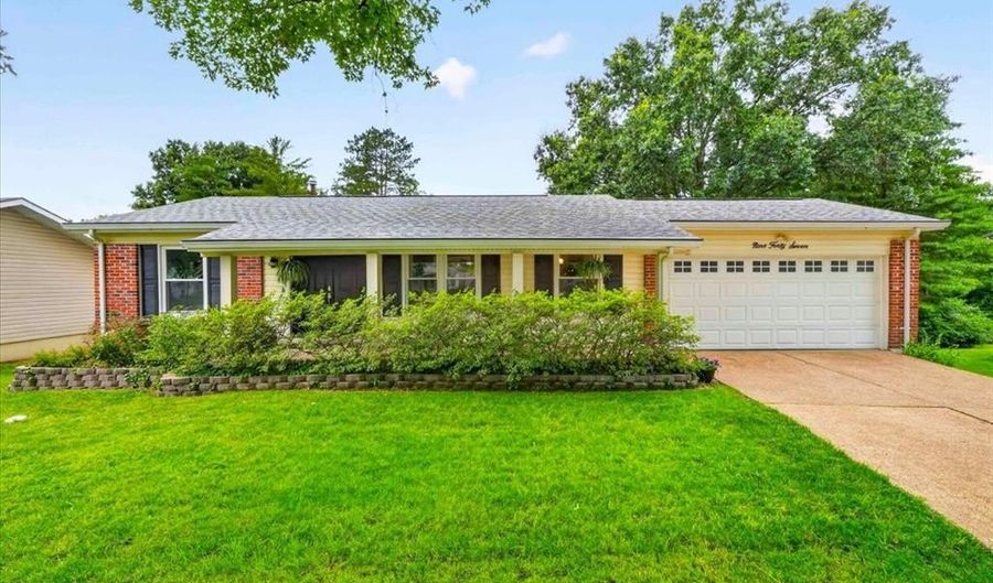 947 Oakfield Dr, Ballwin, MO 63021 - 3 Beds, 3 Bath