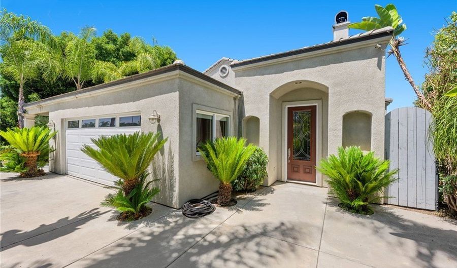 210 N Stage Coach Ln, Fallbrook, CA 92028 - 3 Beds, 4 Bath
