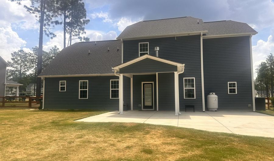 201 Thistleberry Dr, Aberdeen, NC 28315 - 5 Beds, 4 Bath