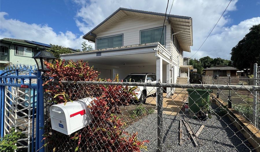 2326 Rose St, Honolulu, HI 96819 - 5 Beds, 4 Bath