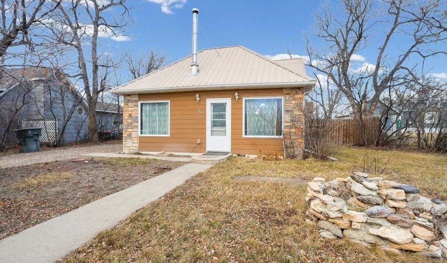 815 Aurora St, Belle Fourche, SD 57717 - 4 Beds, 2 Bath