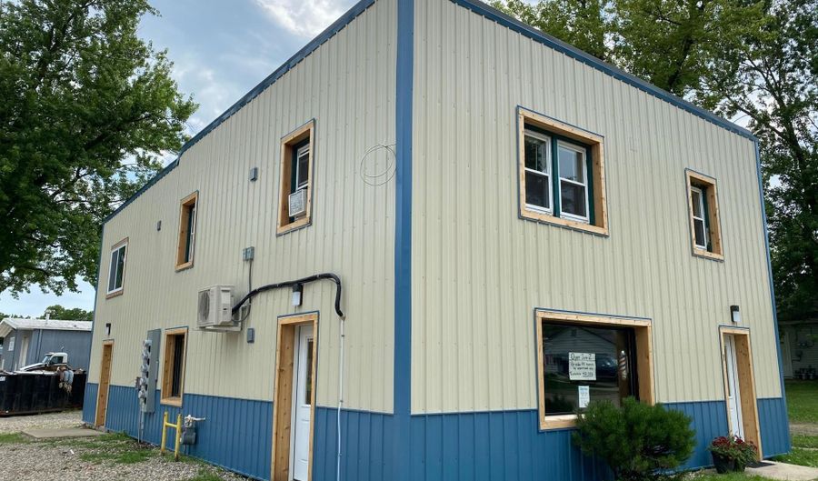 220 E 7th St, Albert Lea, MN 56007 - 4 Beds, 4 Bath