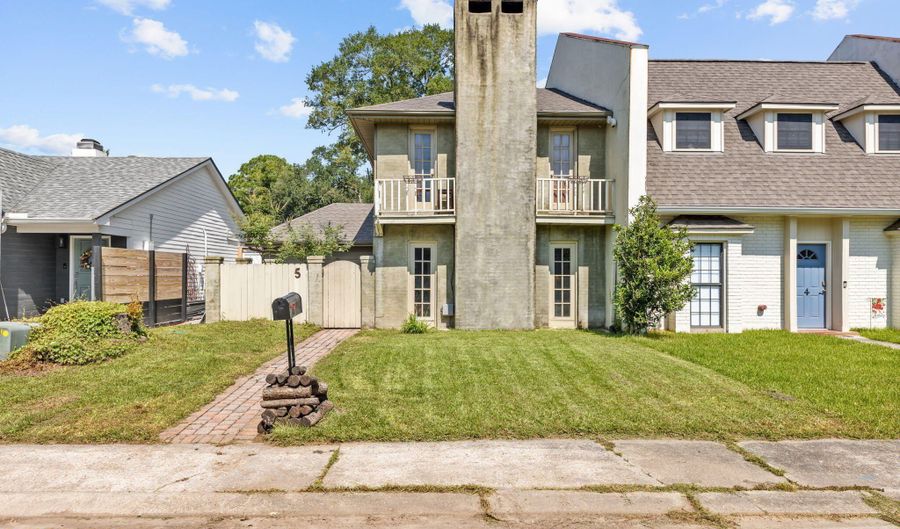 5 Courtyard Cir, Lafayette, LA 70508 - 2 Beds, 2 Bath