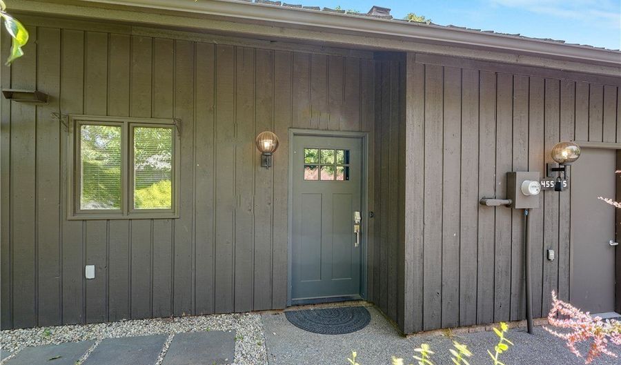 455-55 Meadowview Dr, Aurora, OH 44202 - 3 Beds, 3 Bath
