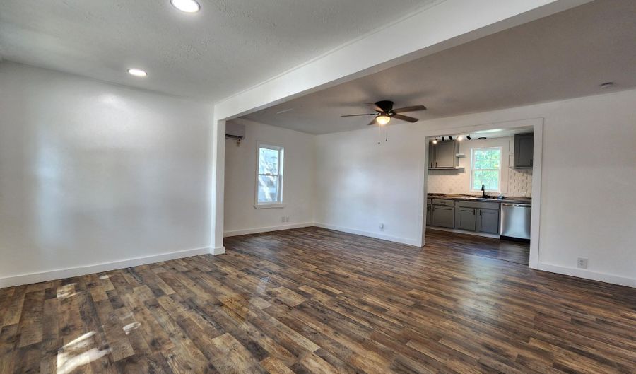 506 S Griffith Ave, Aurora, MO 65605 - 3 Beds, 2 Bath